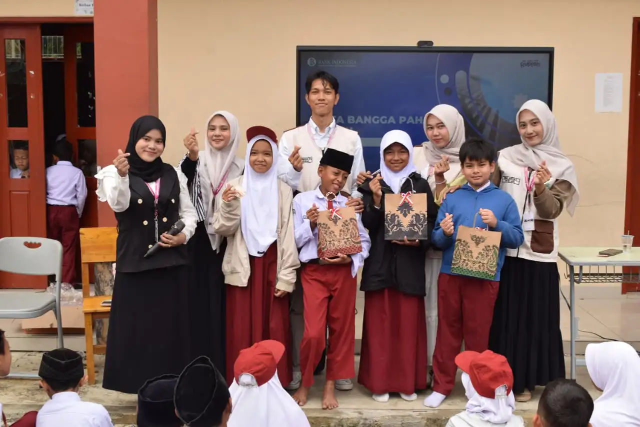 Mahasiswa KKN Edukasi Siswa SD Tahfizh Quran Karimah tentang Cinta, Bangga, dan Paham Rupiah